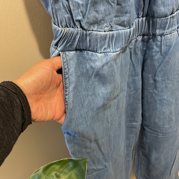 GAP - Maternity V-Neck Jumpsuit - Picture 7 of 10